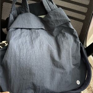 Lululemon on my level bag